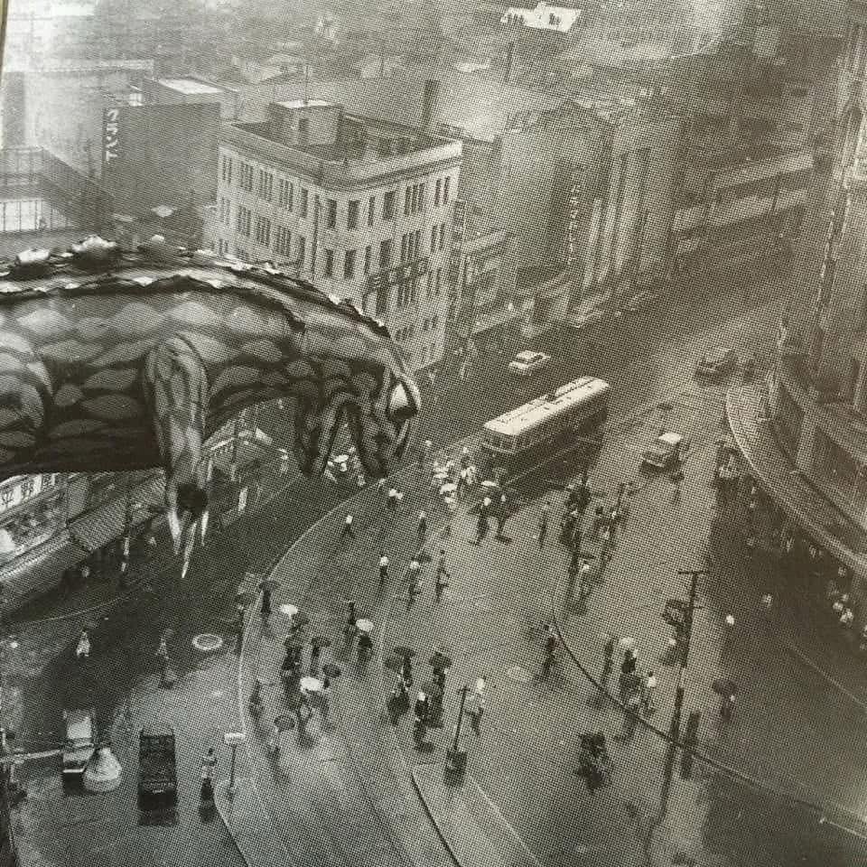 Mr_goji54's tweet image. Godzilla balloon in Tokyo to advertise the film ‘Gojira’ back in 1954.