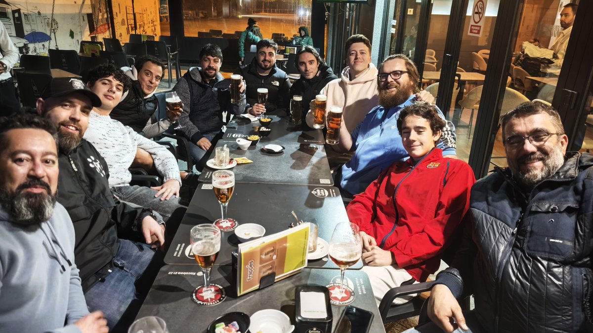 MarioSoler19Z's tweet photo. ¿Que equipos de Gran Turismo ves en esta foto?

Al que acierte le invito a una birra en Pulpi https://t.co/U1mlWE624J