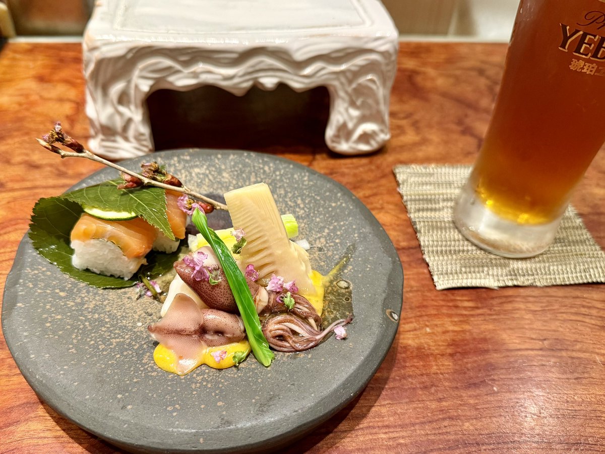 最近開業したドクターと飲み会
高額な報酬で、彩り華やかな資料を作り、当たり障りのないことを言い、グレーなことでアドバイスしてるように見せ、失敗しても責任は取らない..
社会に出て数年の奴に何が出来るん？人の経営に口出しできるほど経営術に長けてるの？