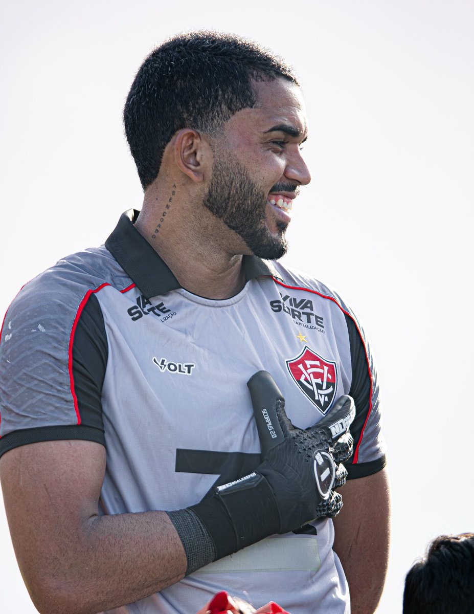 Joguei no Vitória tweet media