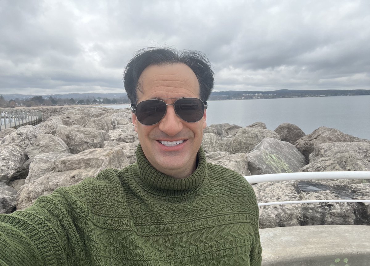 Carl Azuz tweet media
