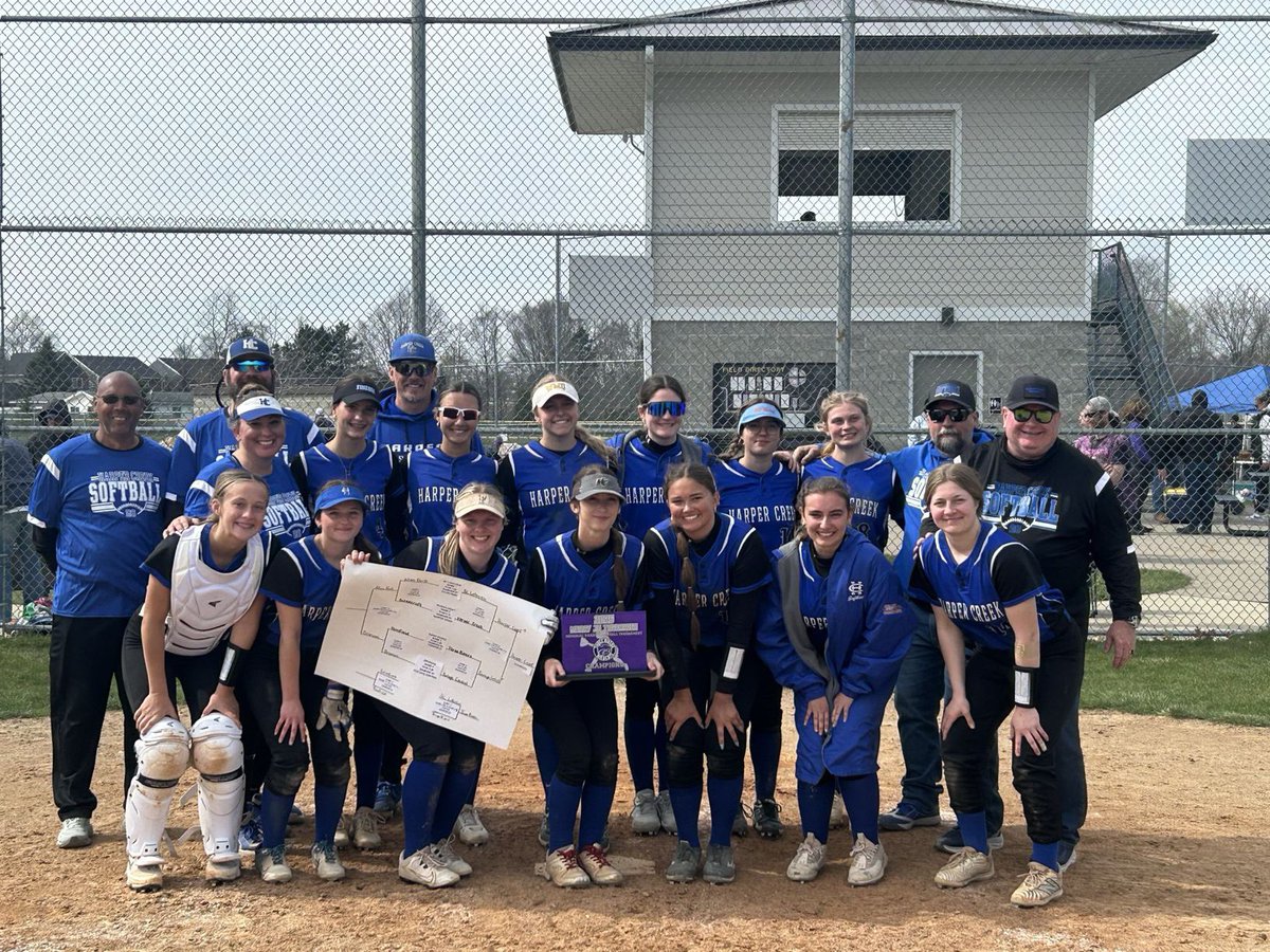 AleenaStahlhood's tweet photo. We hade a great tournament day going 3-0 and winning the championship. I ended the day with 2 home runs( 1 grand slam),  3 doubles, and 2 singles. In the circle I had 19 strikeouts and a 1.61 ERA. Great job ladies! https://t.co/4TFde8RHnk