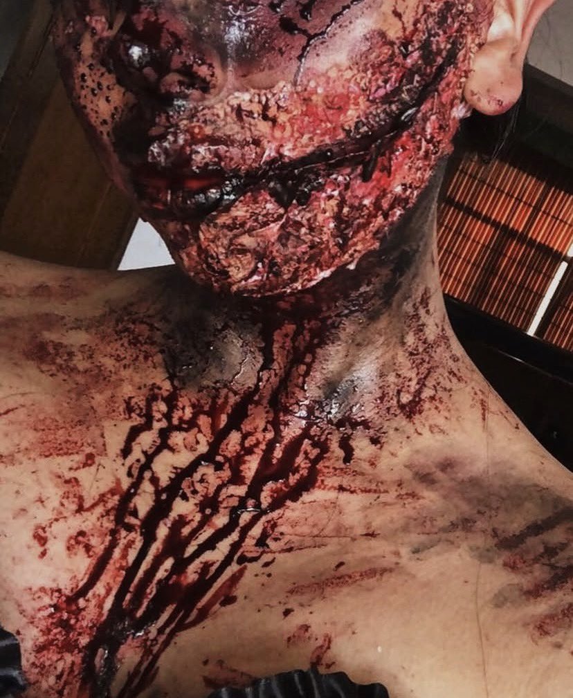 theblaiirwitch's tweet image. 🔪🩸I want more mutuals of horror fans like me 🩸#horrortwt #horrorfans 

I love Halloween and the blood on the characters.

This was my third blood makeup look. I do it myself; it's not edited, it's all effort, and lots of (fake) blood 🩸 (+)