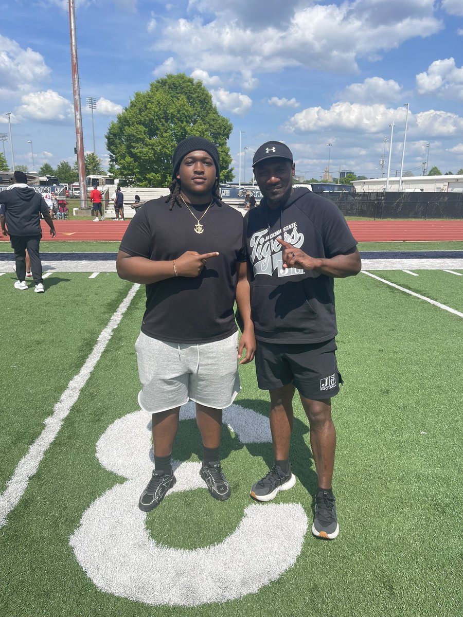 D1_CJM's tweet image. Enjoyed my visit today in Jackson Mississippi @gojsutigersfb cant wait to get back in the season.@CoachRaee @CoachTQuinn @EHS__Football @jsuFBrecruiting @ScoutFball @Stan1HoustonAlt @coachblackmon @HallTechSports1 @Madhousefit