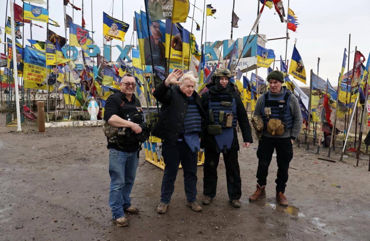 🤡 AMMAZZA QUANTO È BRUTTO… 

BORIS IL GOBBO
DI NOTRE DAME 🤣 è andato a visitare i nazisti ucraini che ha portato al massacro con la sua decisione.