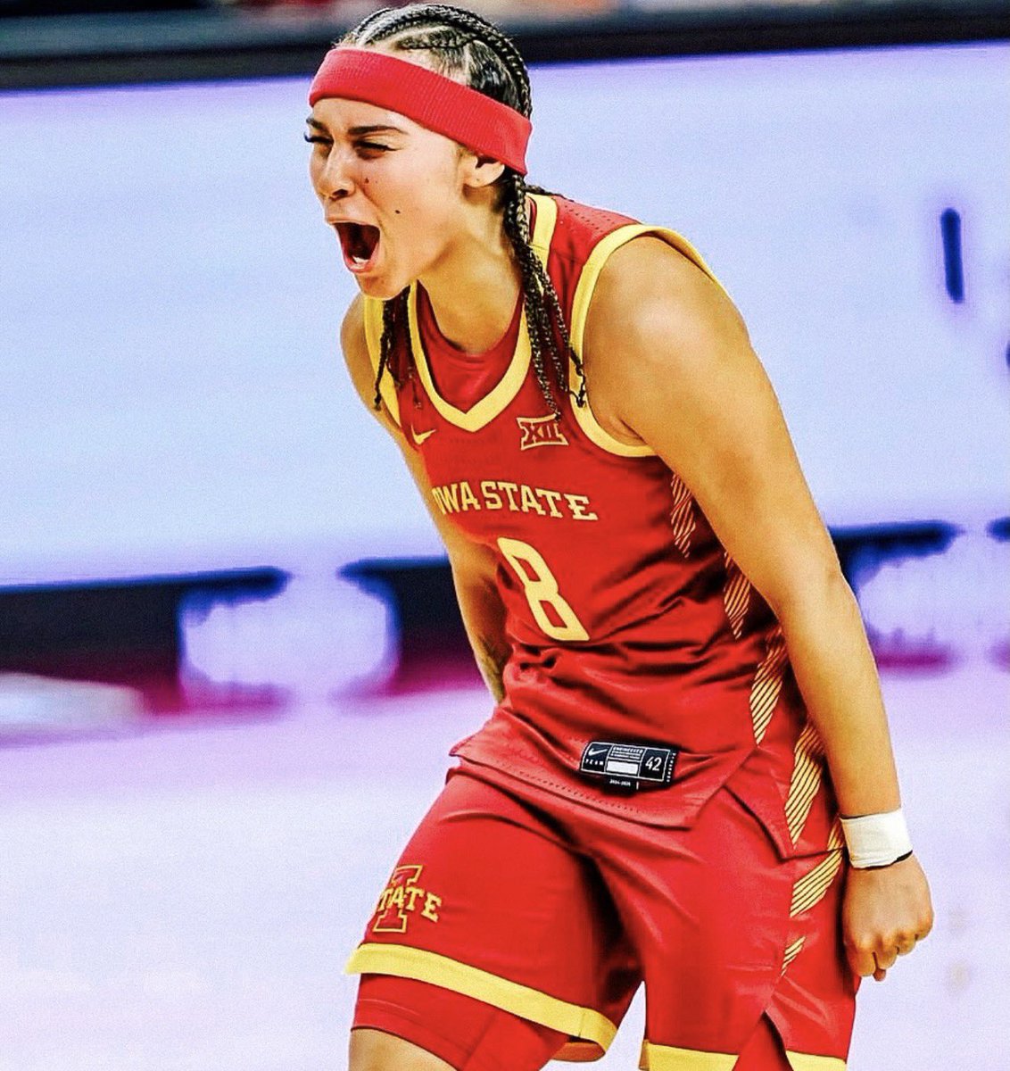 znagy20's tweet image. News: The No. 1 PG in the Transfer Portal has arrived in Baton Rouge for her visit with Kim Mulkey and #LSU: Jada Williams.

The All-Big 12 guard averaged 15.3 PPG + 7.7 APG this past season for the Cyclones.

Now, the Top-10 overall transfer is in The Boot to see Kim Mulkey.