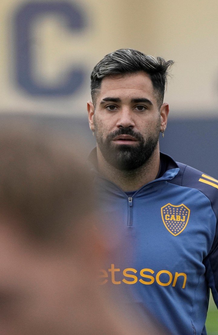 Comu_Racing's tweet image. El nueve que quiere Costas 👇

🎙️"Si no tiene chances.en Boca en lo que queda del semestre le seduce la idea de venir a #Racing" 

ℹ️ @leoparadizo en ESPN

#LaComuDeRacing