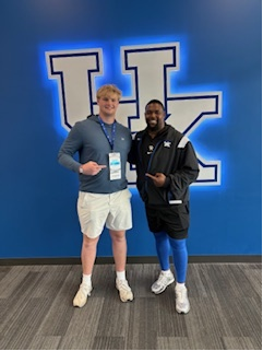 Lukeburger2027's tweet image. Enjoyed watching spring practice @UKFootball. Great energy. Thank you for the hospitality. @CutterLeftwich @PeteNochtaUK @pete_nochta13 @CoachWillStein @DallasWarmack 
@CSmithScout @CSmithMedia @shaynep_media @PrepRedzoneTN @PrepRedzone @sixstarfootball @On3 @TnVarsity
