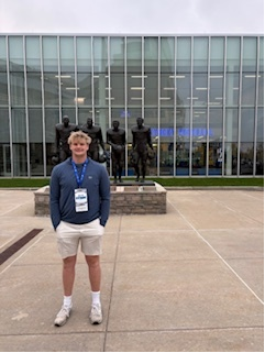 Lukeburger2027's tweet image. Enjoyed watching spring practice @UKFootball. Great energy. Thank you for the hospitality. @CutterLeftwich @PeteNochtaUK @pete_nochta13 @CoachWillStein @DallasWarmack 
@CSmithScout @CSmithMedia @shaynep_media @PrepRedzoneTN @PrepRedzone @sixstarfootball @On3 @TnVarsity