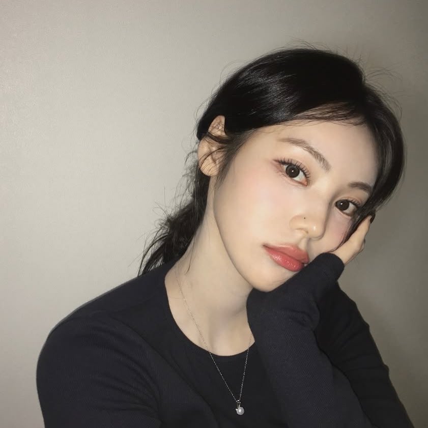 low quality jinsoul tweet media