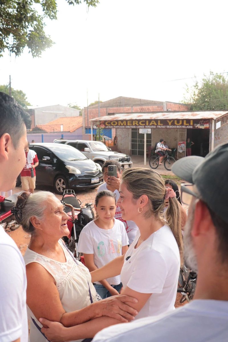 lacostasoy's tweet photo. Diana Recalde, pre candidata a intendenta de Villa Elisa, por la lista 2D, recorrió el barrio Villa Bonita para visitar a los vecinos y vecinas. La campaña se intensifica. https://t.co/w7nd2NYQnn