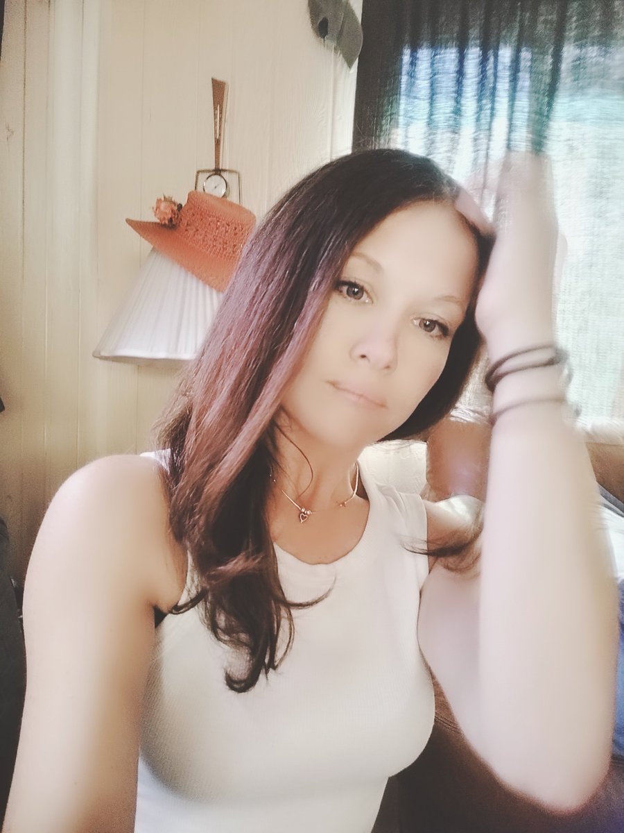 I feel nice 🙂

Now I'm going to paint for the next 6 hours. 🎨🧚🏼‍♀️