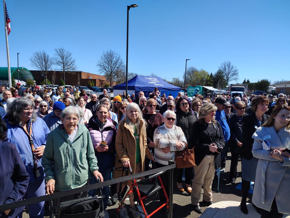 ParmaHts's tweet image. IT’S OFFICIAL: The ribbon is cut! ✂️🎀 The new @ParmaHts @cuyahogalib doors are open and the vibes are unmatched! 📚⚡️Stop in!
#ParmaHeights #GrandOpening 
#LibraryLife 
#CommunityHub #ReadingIsFun