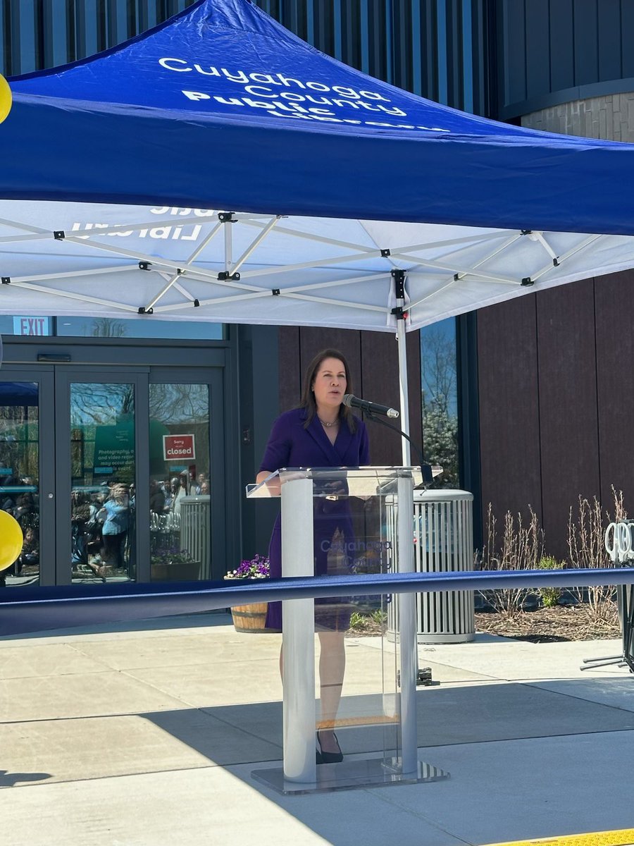 ParmaHts's tweet image. IT’S OFFICIAL: The ribbon is cut! ✂️🎀 The new @ParmaHts @cuyahogalib doors are open and the vibes are unmatched! 📚⚡️Stop in!
#ParmaHeights #GrandOpening 
#LibraryLife 
#CommunityHub #ReadingIsFun