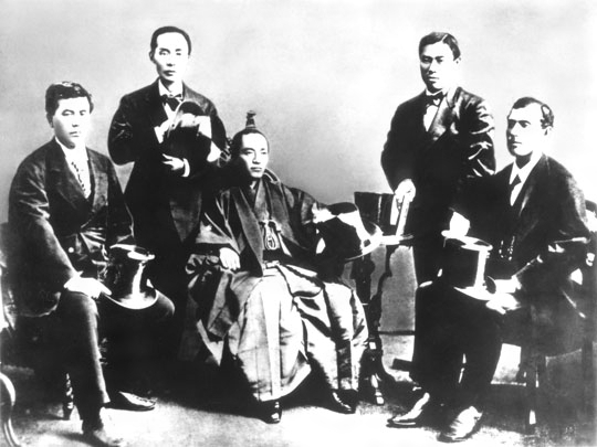 今回のイランの交渉。国家と民族を賭けて外交交渉をやっている。主要な幹部が全員イスラマバードに。こんなことは世界史で初めての出来事だ。世界史に残る。敢えて類例を探せば、維新日本の岩倉遣欧使節団。国内を空っぽに。国家の意思決定をする主要幹部が全員外に。