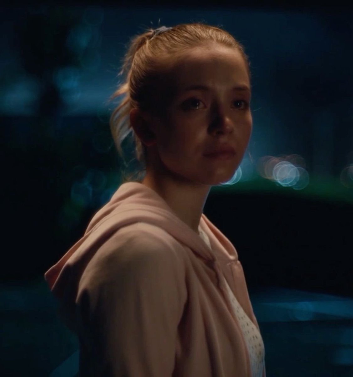 𝐳𝐨𝐞 tweet media