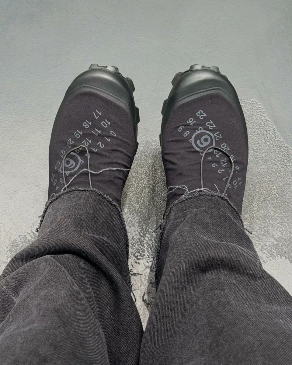 JustFreshKicks's tweet photo. FIRST LOOK: MM6 Maison Margiela x Salomon Cross Dust "Black" https://t.co/nVyGBPx2oH