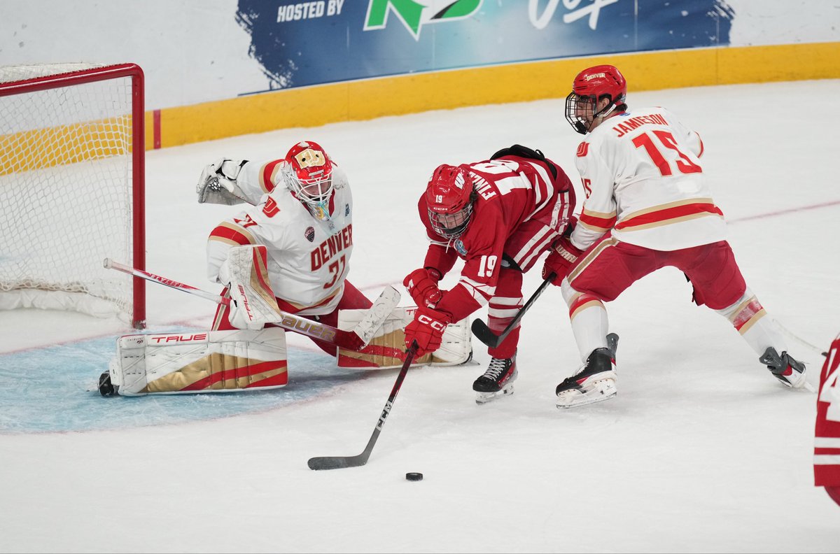 Big Ten Hockey tweet media