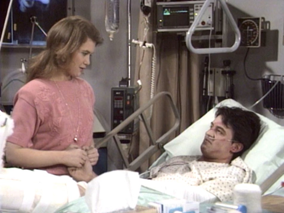 OldSchool80s's tweet image. April 12, 1989: on episode of Growing Pains, Carol's boyfriend (played by Matthew Perry) died after being in a car accident due to drunk driving. #80s