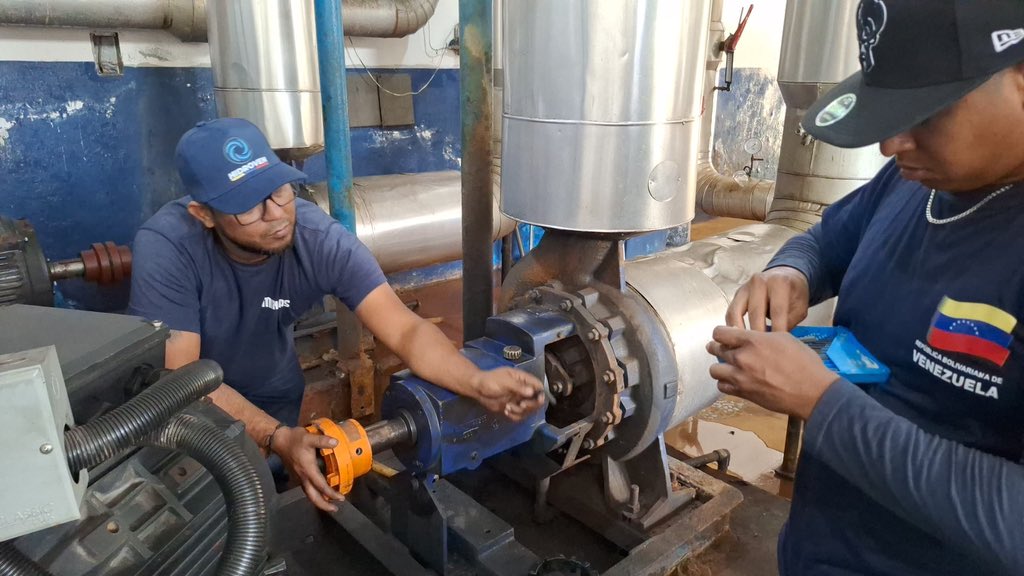 hidroven_ve1's tweet image. #Miranda | @minaguas realizó mejoras hidráulicas en el Hospital Dr. Domingo Luciani mediante el mantenimiento del sistema central de enfriamiento. Con la puesta en marcha del grupo de bombeo de 75 HP se asegura los parámetros de climatización necesarios para la atención médica.