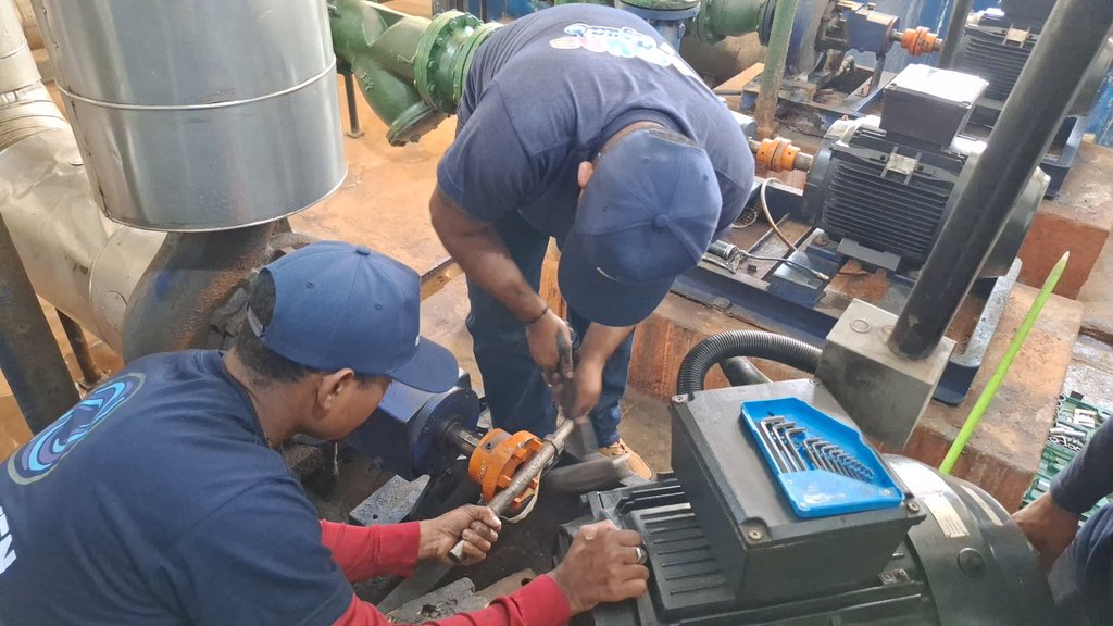 hidroven_ve1's tweet image. #Miranda | @minaguas realizó mejoras hidráulicas en el Hospital Dr. Domingo Luciani mediante el mantenimiento del sistema central de enfriamiento. Con la puesta en marcha del grupo de bombeo de 75 HP se asegura los parámetros de climatización necesarios para la atención médica.