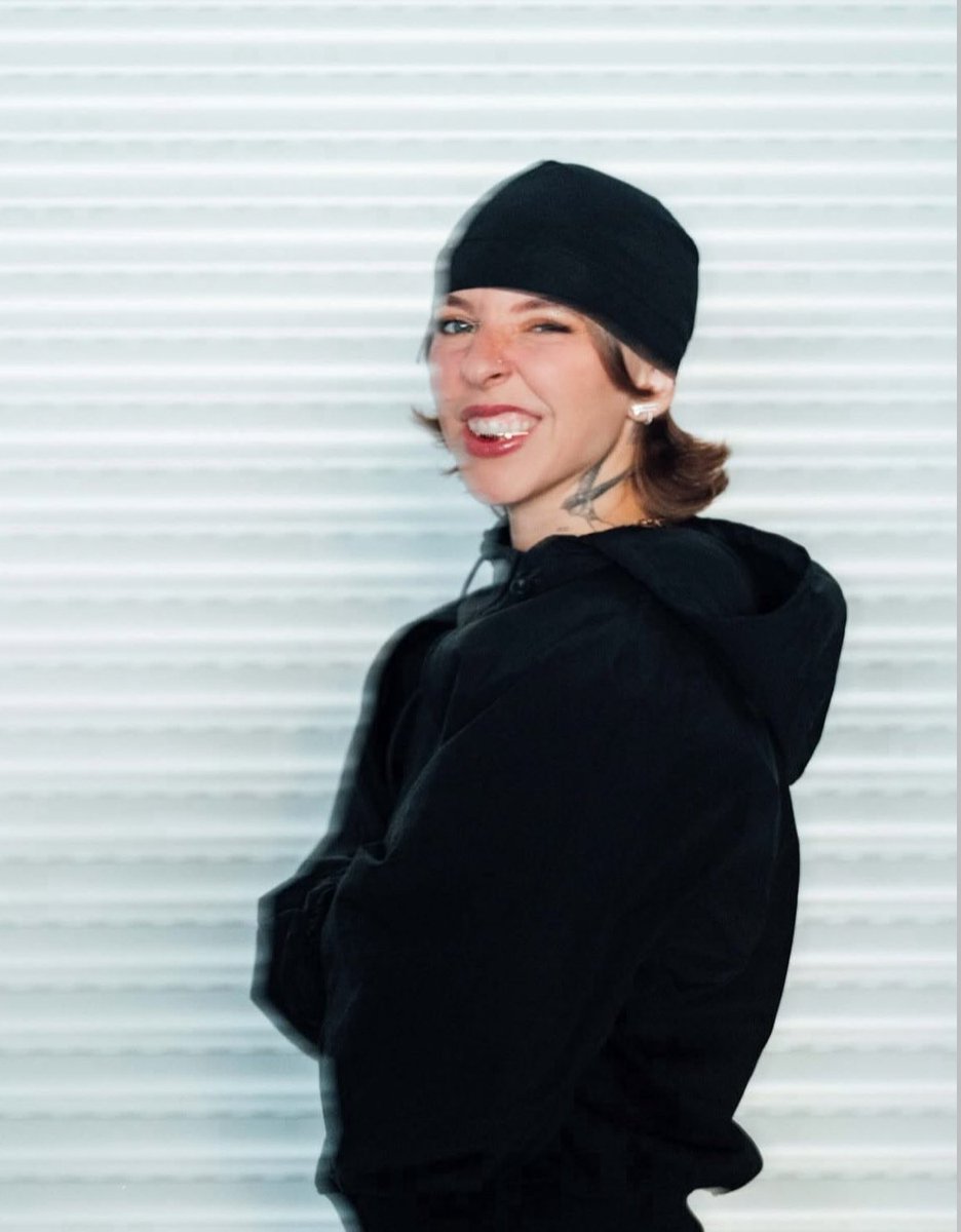 It’s mai 🦂 tweet media