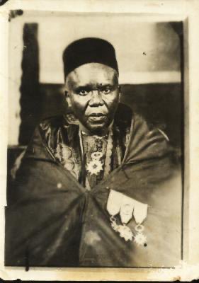 khaledball1's tweet photo. SERIGNE BABACAR SY (Rta) 

Néna…? 
👇🏽magui xaar https://t.co/rJsHqzH3r2