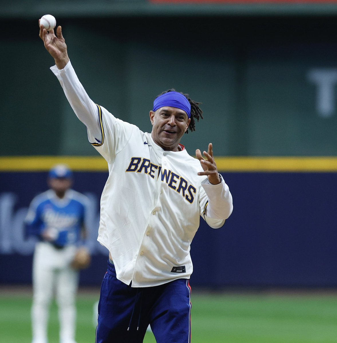 MikeClemensNFL's tweet image. #Brewers vs. #Nationals getting underway. #Packers WR Antonio Freeman in town to throw out the first pitch, chatting with “Murph” before the game. 

Credit: @LRadloffPhoto