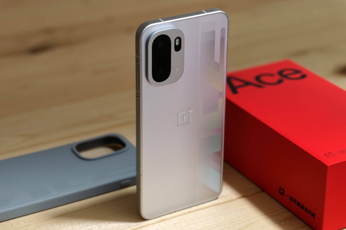 helianeamorwolfgram tweet media