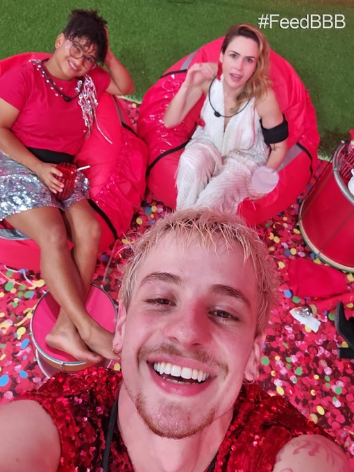 Sumida hoje… mas por um bom motivo 😅 (sem internet)

mas uma coisa não muda:
meu carinho por esse trio 🥹💛

Ana Paula, Tia Milena e Juliano
imperfeitos, intensos e reais — do jeitinho que a gente se apega

e vocês, também estão com eles até o fim? 👇✨
#BBB26