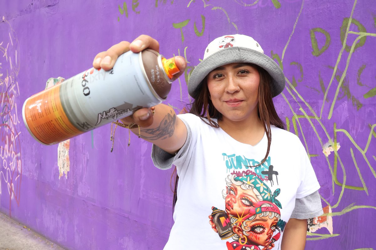 evelyn_parraA's tweet photo. En esta quinta edición de #JuntasHacemosMás, el arte es voz y transformación.
Más de 200 mujeres artistas, mexicanas y de talla internacional, llenan nuestros muros de empoderamiento y amor propio. 💜
Aquí no solo se pinta… se construyen oportunidades y comunidad. https://t.co/TA0kLNvoAO