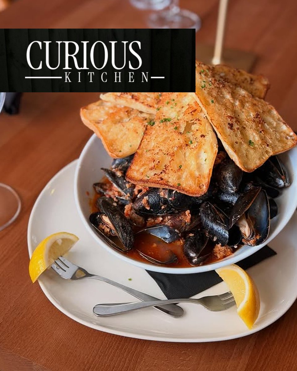 PEIMussels's tweet photo. The restaurant called Curious Kitchen &amp; Bar from Georgia shared this amazing-looking PEI Mussels dish.

And we're 'curious' why we're suddenly very, very hungry...  😏

#PEIMussels #princeedwardislandmussels #shellfish #seafood #SeafoodLovers #food #foodie #yummy https://t.co/uqy22SymkL