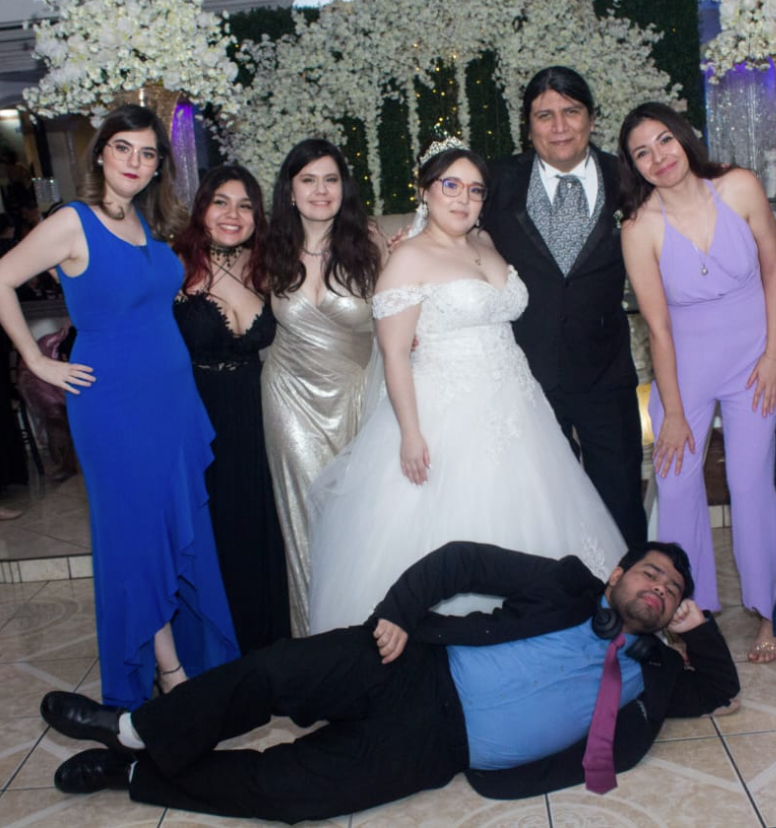My internet friends, who I meet on DeviantART/internet forums around 2007-2009, actually assisted to my wedding.
I love them so much! Even if sometimes we're too busy to talk, all of them have a special place inside my heart