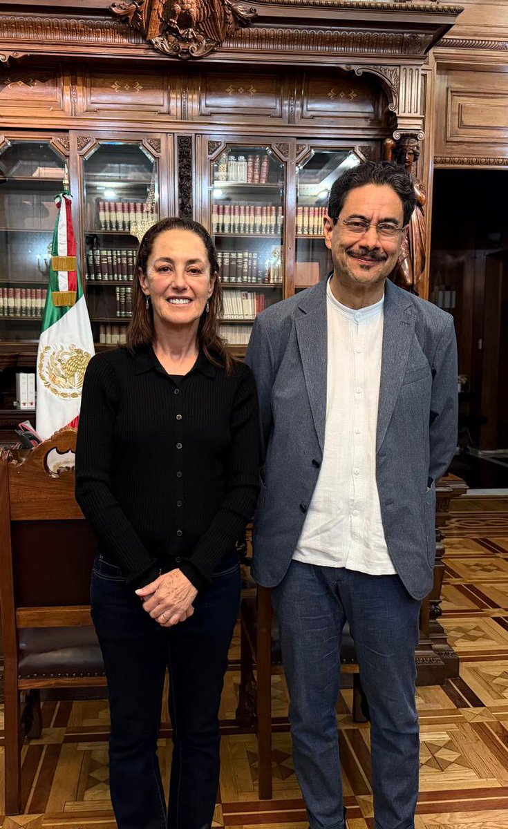 Esta es la segunda vez q el doctor <a href="/IvanCepedaCast/">Iván Cepeda Castro</a> se reune con la progresista, doctora Claudia Sheinbaum '<a href="/Claudiashein/">Claudia Sheinbaum Pardo</a>' presidenta de México.
La Tigrilla y Paraca Valencia, no se reúnen con Javier MiGay ni con Daniel Roboa, presidentes de Argentina y Ecuador, porque eso les