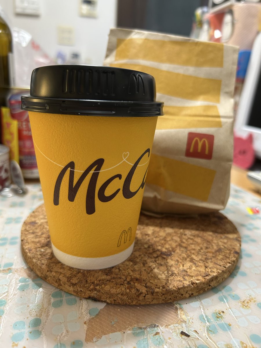 imotav3's tweet photo. 朝マックだー✨
半年振りかなぁー💦 https://t.co/9uNCVPZthr