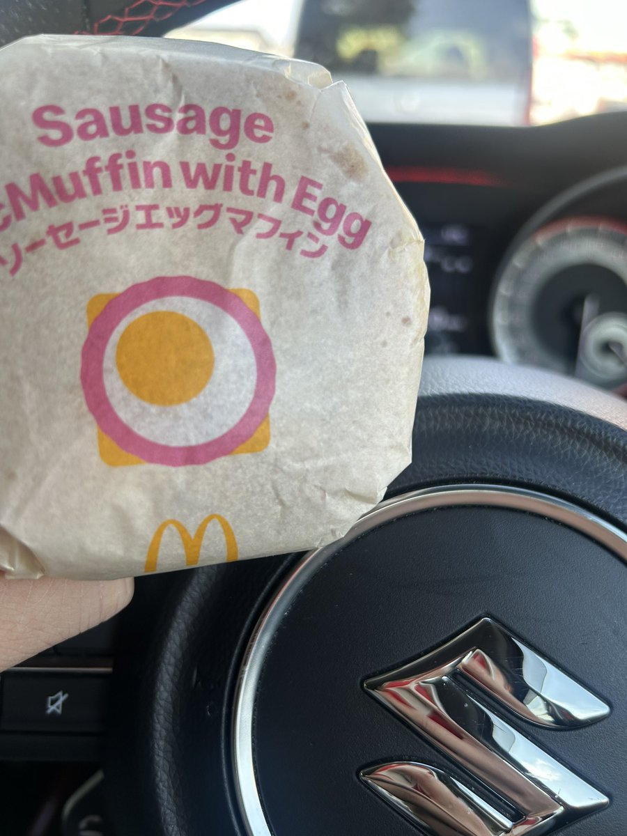 shirokuma2477's tweet image. おはよう🐻‍❄️
今日は朝からバレーの試合だー！

てことで朝マック食べて頑張るんば