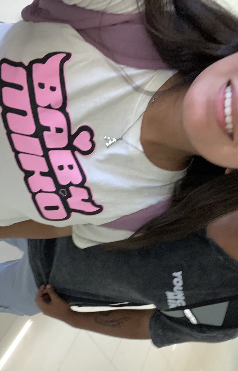 mariel 🦂 tweet media