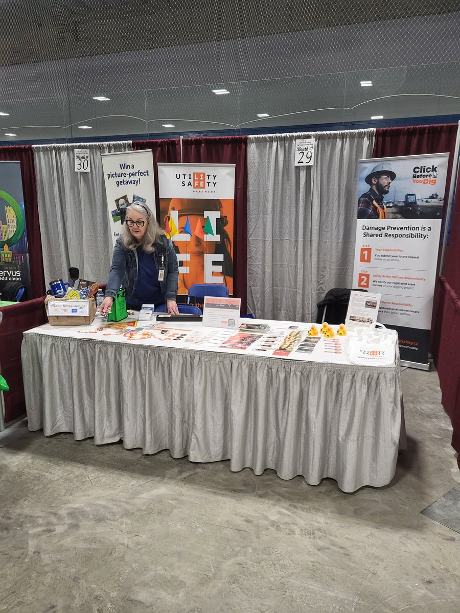 DigSafeGP's tweet photo. Come and join us at at the Clear Hills County Ag show in Hines Creek.  Come and check out all the exhibits as well as ask all your locating overhead power questions.
#digsafe
#clickbeforeyoudig
#worksafe https://t.co/FmVRW5N8I5