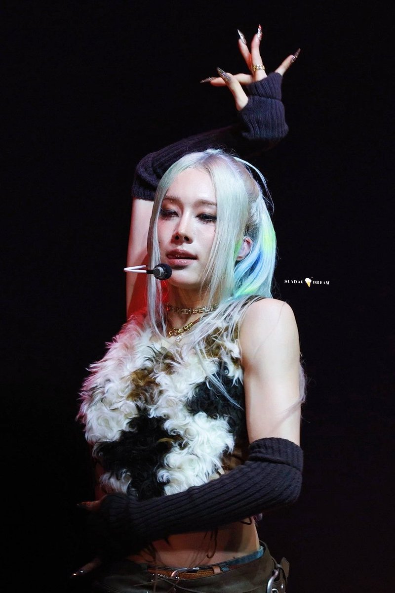 260411 XLOV Asia Tour in HK

𝑳𝒆𝒕 𝒎𝒆 𝒉𝒐𝒍𝒅 𝒚𝒐𝒖𝒓 𝒔𝒉𝒂𝒅𝒆 𝒃𝒂𝒃𝒚🖤

#xlov #엑스러브 #루이 #rui #陳冠叡