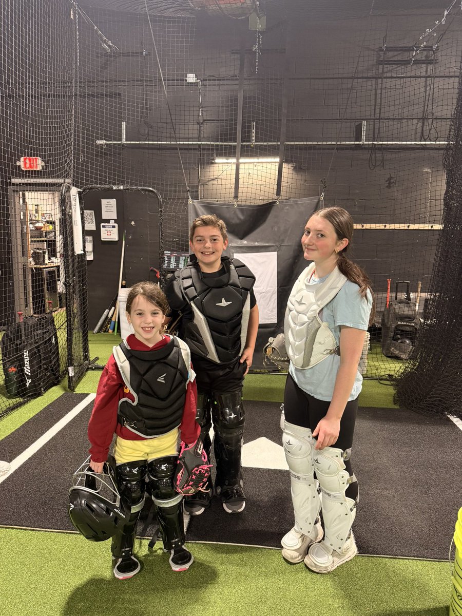 MaddyCarpe's tweet photo. Successful catching clinic today with these studs!!

Every Saturday 11:00-12:00pm at OBP in Canton to join this hardworking group🔥🔥💪🏽 @obp_canton https://t.co/f6gdjcLuFi