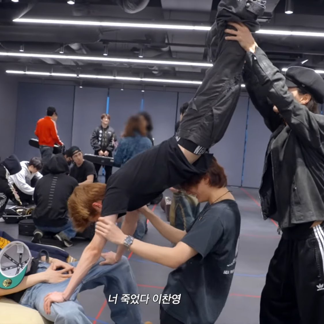 여러의미로많이가까워졌네다들...............
라앤리 1화                                   라앤리 97화