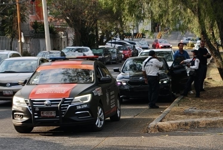 Hay admin <a href="/cuartodemillamx/">Autoboutique 1/4 de Milla</a>, cómo ves? Ojalá que tránsito de #Naucalpan fuera así de efectivo para el robo de autopartes como lo son para quitar placas. #losmasrapidos <a href="/SatelucosMx/">Satelucos</a> <a href="/satelucos/">Satelucos</a>