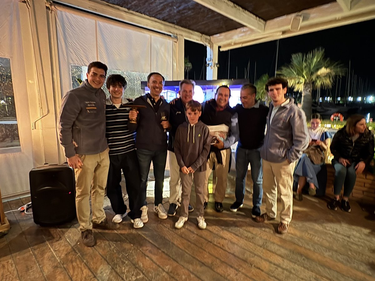 Entrega de trofeos en la 32 Regata Turkana,
Primer puesto 🥇 Kita Kita
Segundo puesto 🥈 Corcho XII
Tercer puesto 🥉 Corcho XIII
#regaraturkana #aproachesolidario #nauticacorcho