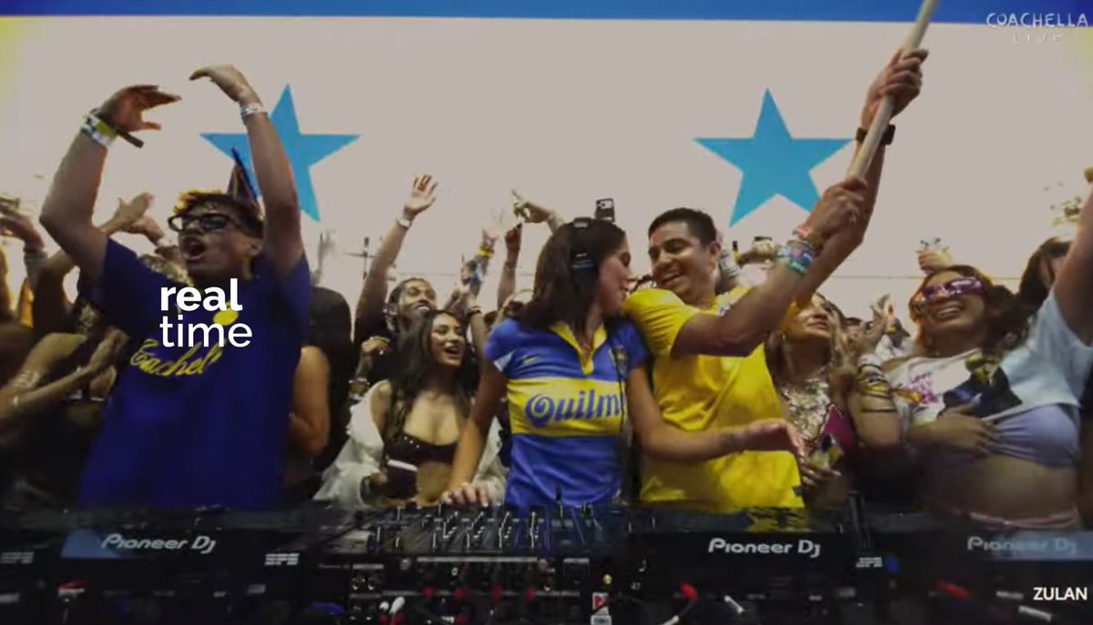 Real Time tweet media