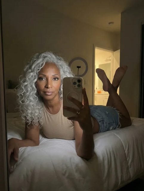 hotwifegloria tweet media