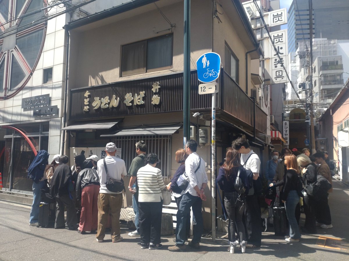 funky180516's tweet photo. 大阪のフィルコンに初参戦❣️　
チト早いけど千とせさんで肉吸い＆小玉をいただく。しみじみ美味しい🥹出てきたら長蛇の列でびっくり‼️
近くのダイソーでは「ひでき」たくさん売っててカンゲキ❤さすが関西（関東では入手できず😢）手形も見たので会場に向かいます😆
#BIGGAME2026
#ZeppNamba
#西城秀樹 https://t.co/ovRMxEJXHC