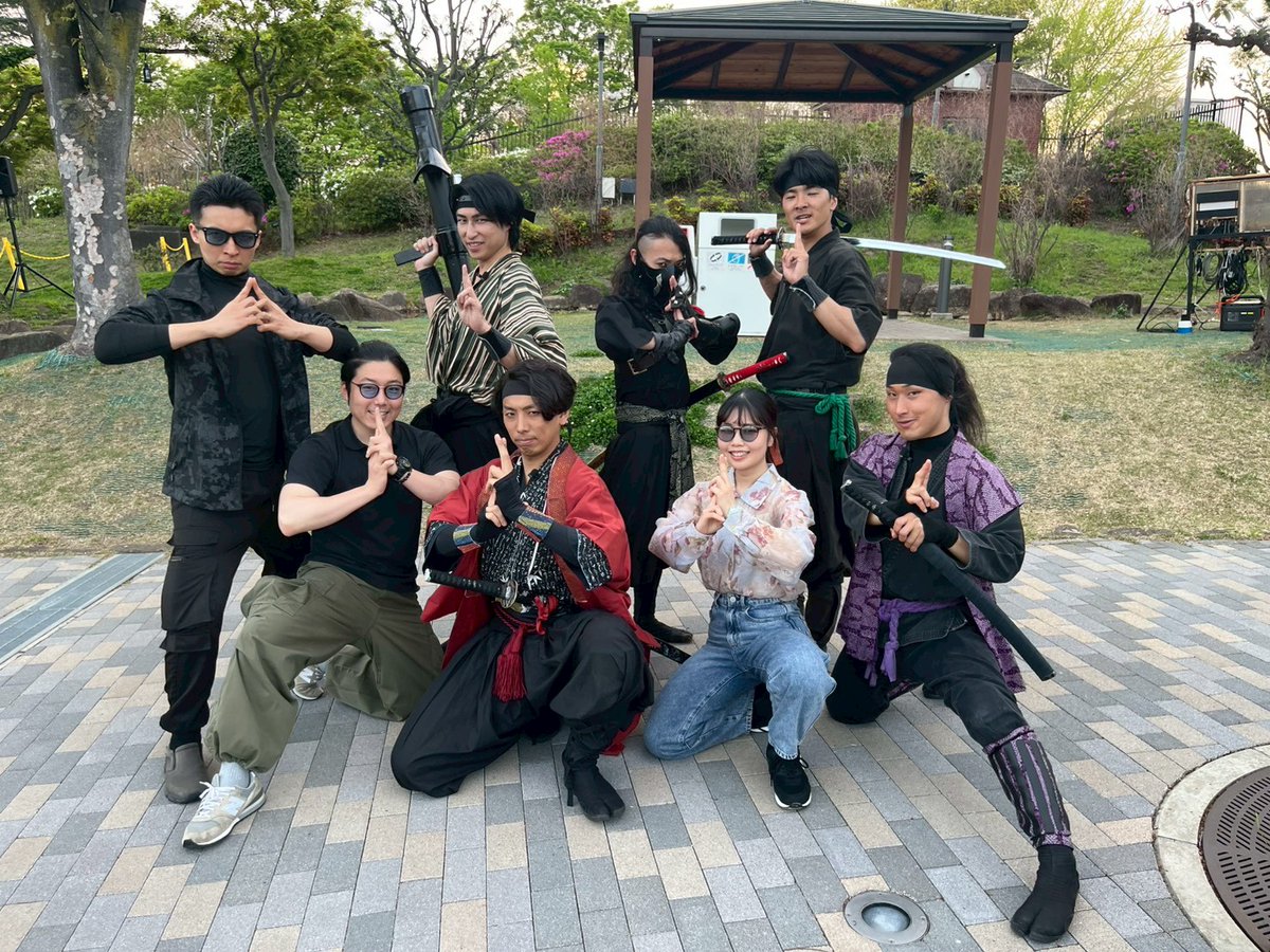Shimenosuke13's tweet photo. 横浜そごう様前での、風魔忍者特別ショーステージ無事終演いたしました！
ご覧いただきありがとうございましたm(_ _)m

その後はあらかわ遊園へ、叢咲忍軍本隊の応援に！
子どもから大人まで楽しめる最高のエンタメでした✨
叢咲忍軍本隊は今日もあらかわ遊園にてパフォーマンスをします！
ぜひ！！ https://t.co/8410DN1CxJ