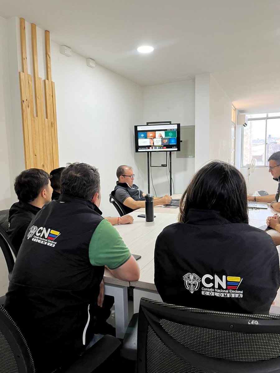 CNE_COLOMBIA's tweet photo. #CNEPresente | En #Casanare nuestro equipo de apoyo evalúa aciertos y desafíos que dejaron las elecciones del 8 de marzo, con el fin de fortalecer y garantizar mayor acompañamiento a los actores electorales de cara a los comicios del 31 de mayo. ¡Somos #LegitimidadYTransparencia! https://t.co/vAGREEsVou