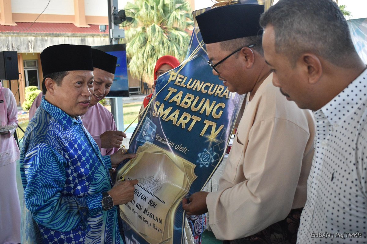 ahmadmaslan's tweet photo. Merasmikan Mesyuarat Agung #PIBG SMK Datoβ Penggawa Barat #Pontian pada Sabtu 11/4/26.
Hadir Pengetua, YDP, Pegawai Daerah Pontian & isteri yg ada anak belajar di situ. Saya beri sedikit bantuan.
Tahniah kpd ibu bapa yg komited hadir & beri cadangan utk manfaat semua pelajar. https://t.co/8s0Rcx5YOI