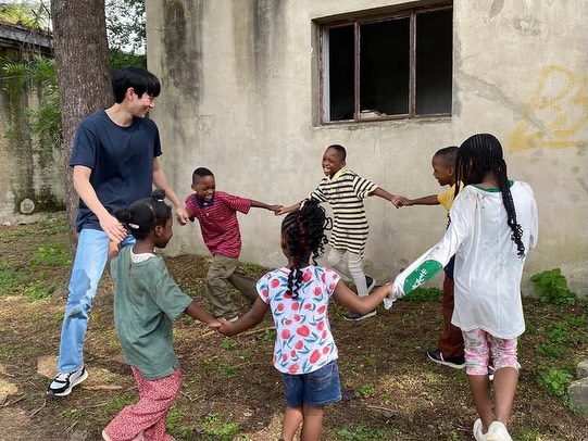 JJaeyumixx's tweet image. How adorable this can be.... 🥰🥹

#KimYoungDae with Child Actors/Extras for #ShootingStars Drama back in 2022

c: instagram.com/p/CZ-Ti3tvJ9n/…